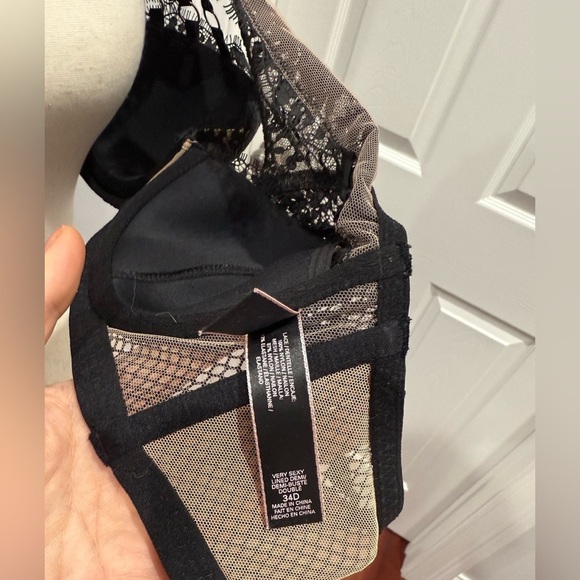Victoria’s Secret Elegant Black Lace Bralette 34D - Picture 7 of 7